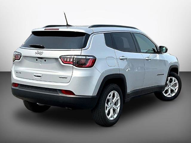 Used 2024 Jeep Compass Latitude AWD/4WD image 6