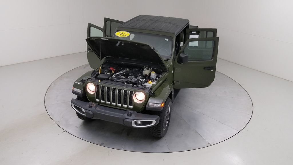 Used 2022 Jeep Gladiator Overland w/ Dual Top Group AWD/4WD image 44