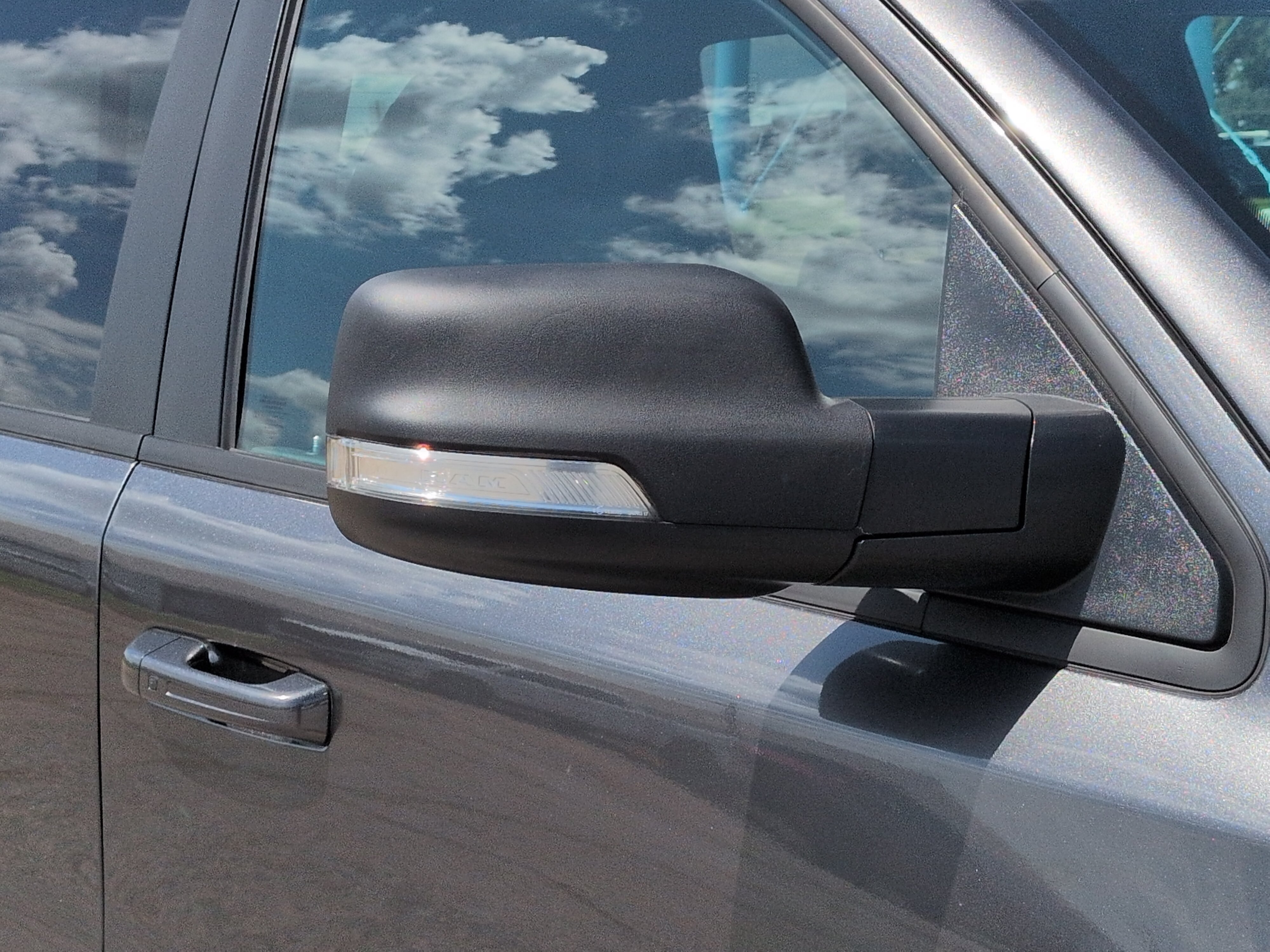 Used 2022 RAM 1500 Laramie AWD/4WD image 10