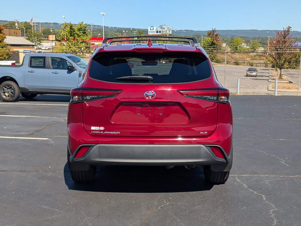 Used 2023 Toyota Highlander XLE FWD image 8