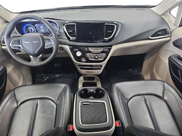 Used 2023 Chrysler Pacifica Touring-L FWD image 9