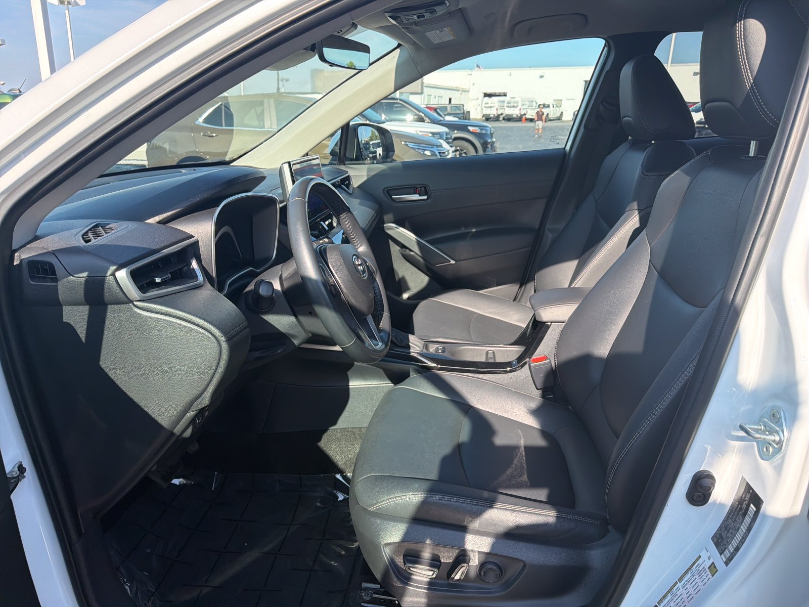 Used 2023 Toyota Corolla Cross XLE FWD image 11