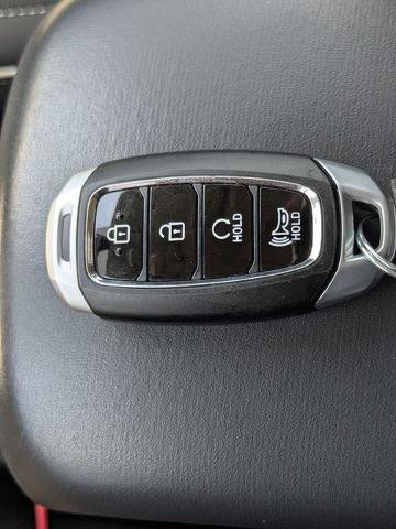 Used 2024 Hyundai Venue Limited FWD image 28