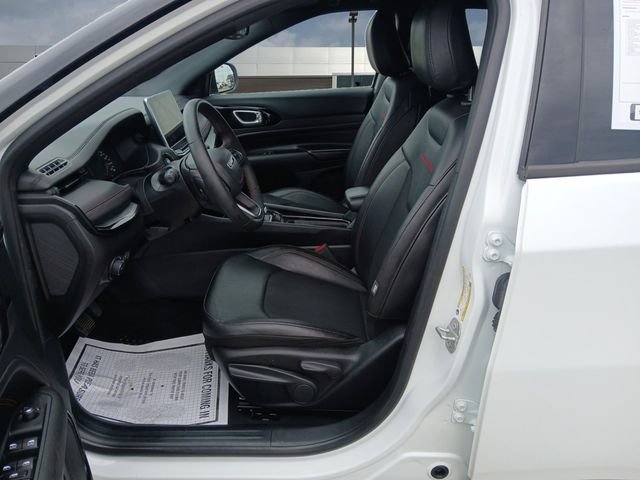 Used 2025 Jeep Compass Trailhawk AWD/4WD image 9