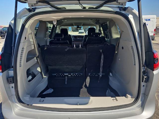 Used 2024 Chrysler Pacifica Touring-L FWD image 12