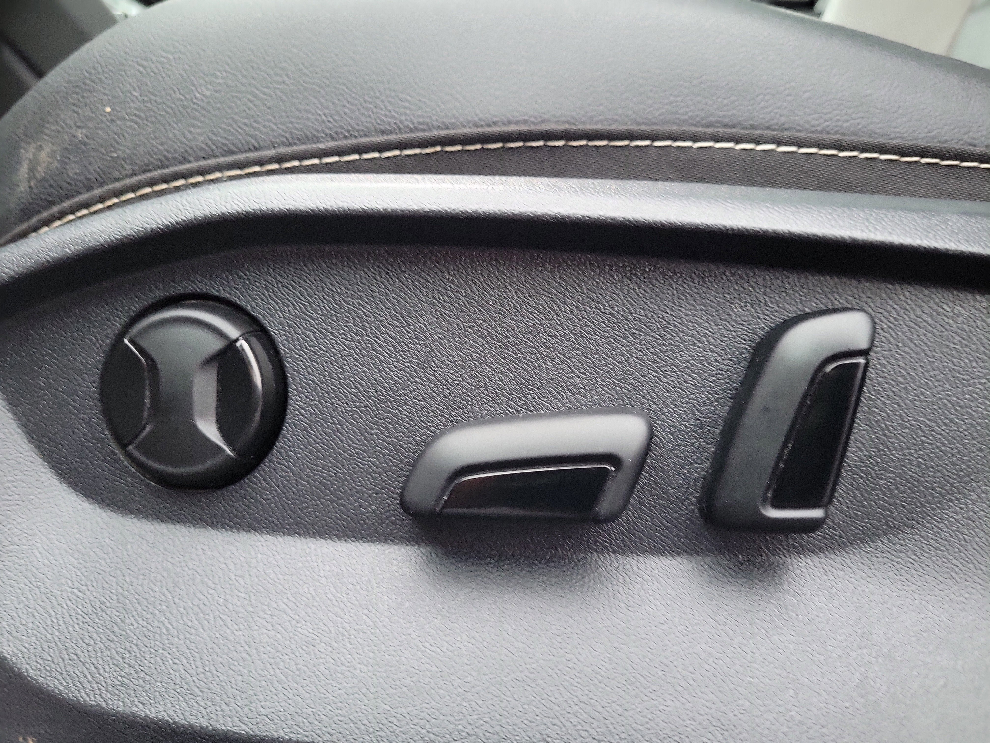 Used 2022 Volkswagen Taos SEL w/ Panoramic Sunroof Package image 21