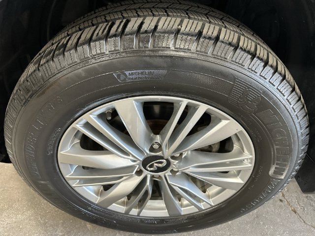 Used 2018 INFINITI QX80 4WD w/ All Season Package image 23