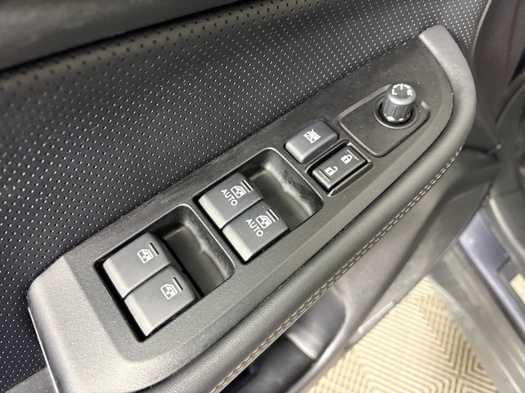 Used 2017 Subaru Outback 3.6R Limited image 12