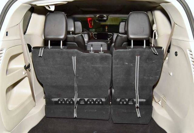 Used 2023 Chrysler Pacifica Limited image 10