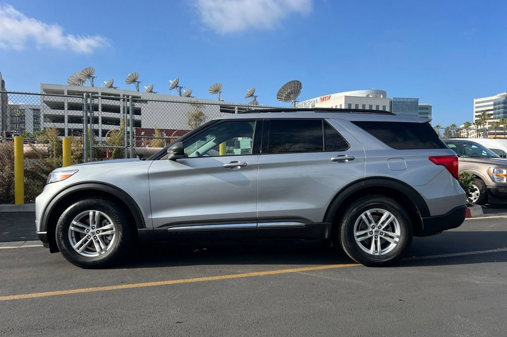 Certified 2022 Ford Explorer XLT w/ Equipment Group 202A image 7