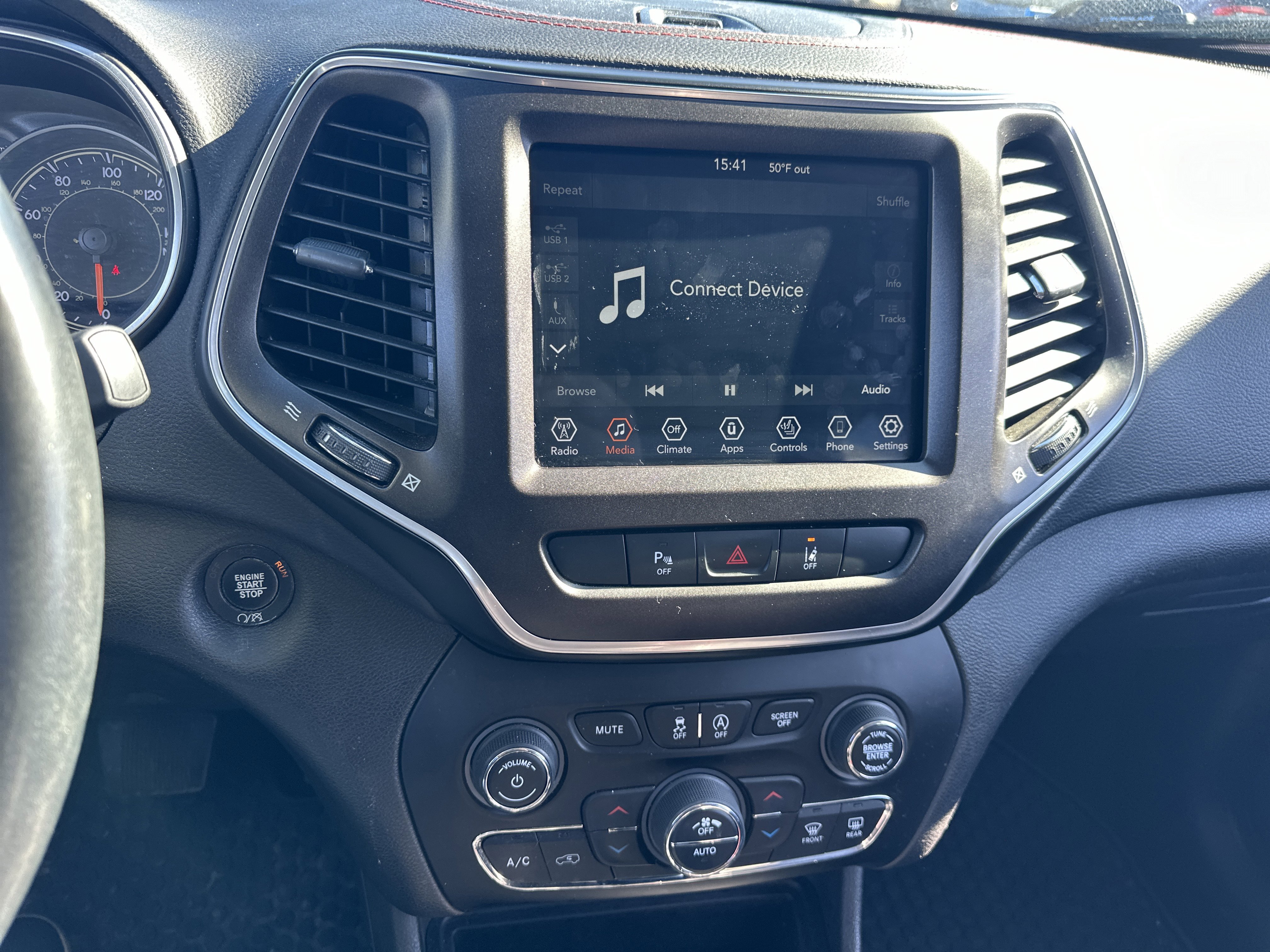 Used 2021 Jeep Cherokee Trailhawk w/ Comfort/Convenience Group image 17