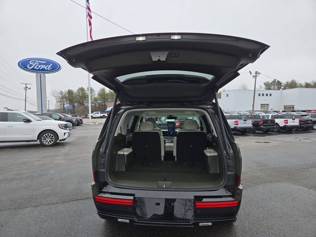 Used 2024 Hyundai Santa Fe Calligraphy AWD/4WD image 3