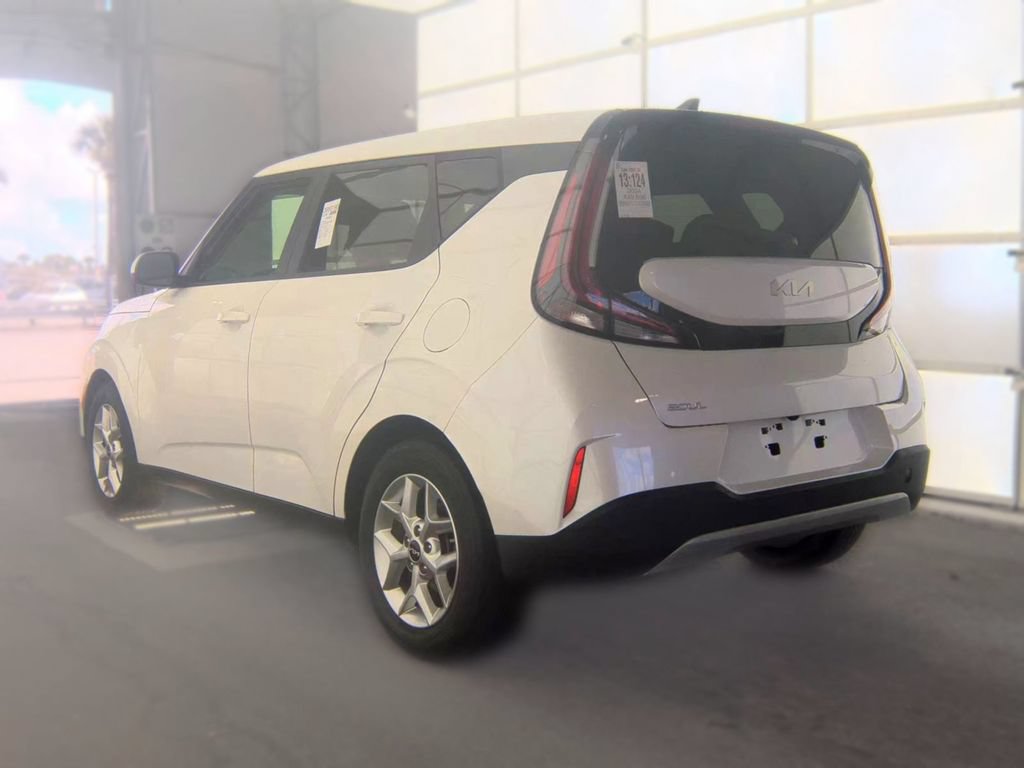 Used 2024 Kia Soul LX w/ Option Group 015 FWD image 3