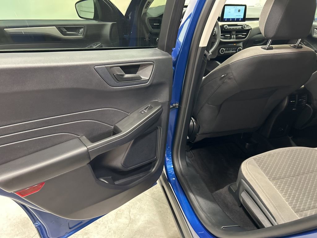 Certified 2022 Ford Escape SE w/ Cold Weather Package image 17