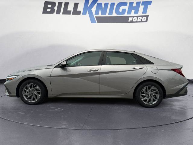 Used 2024 Hyundai Elantra SEL FWD image 2