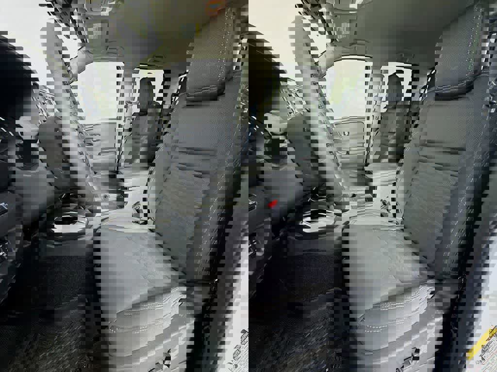 Used 2024 Nissan Frontier SV w/ Technology Package image 15