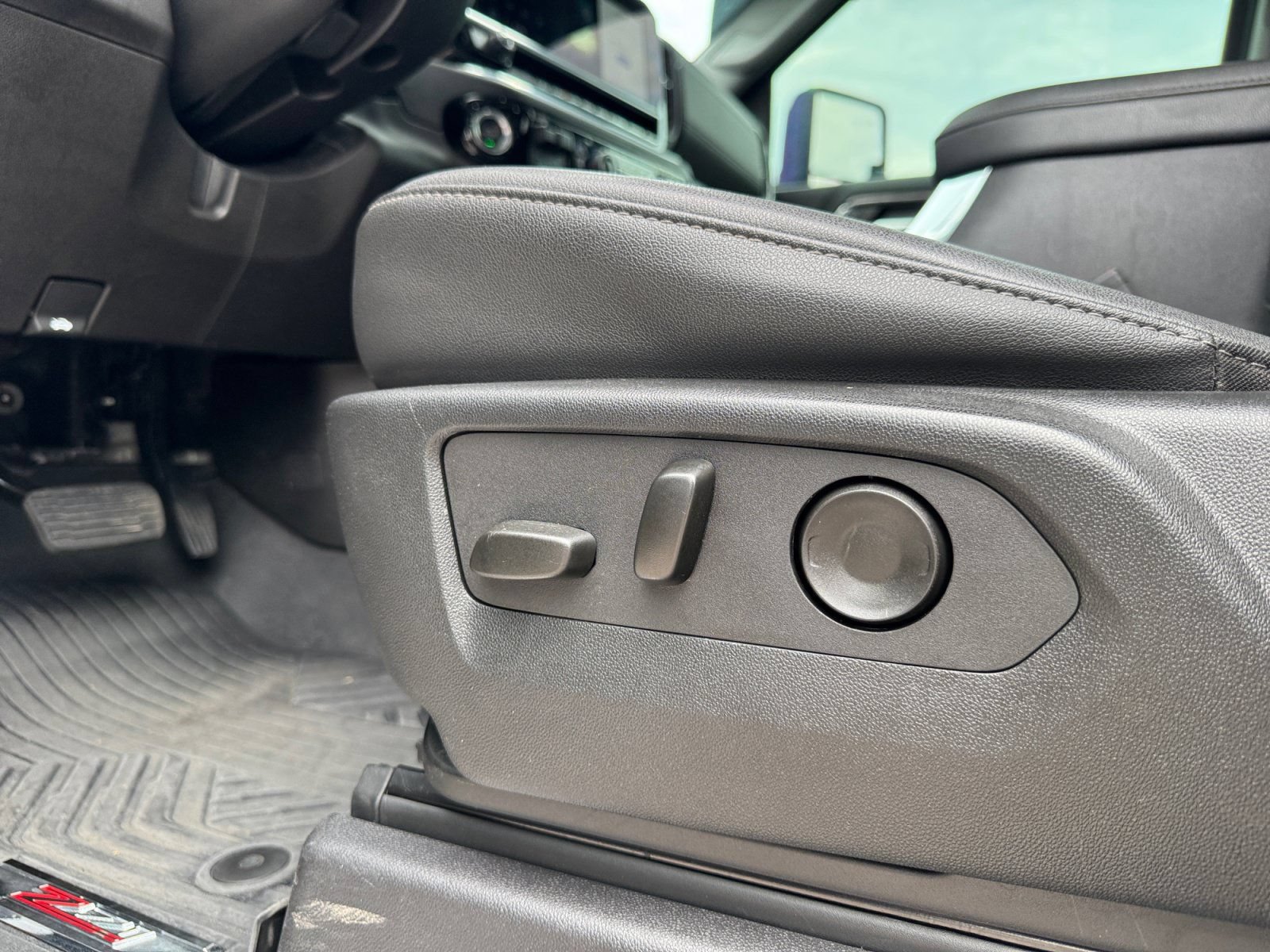 Used 2024 Chevrolet Silverado 2500 LTZ w/ LTZ Convenience Package AWD/4WD image 22