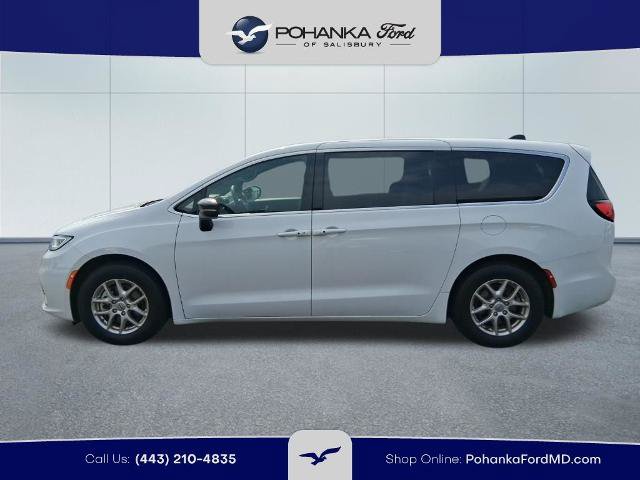 Used 2025 Chrysler Pacifica Select FWD image 8
