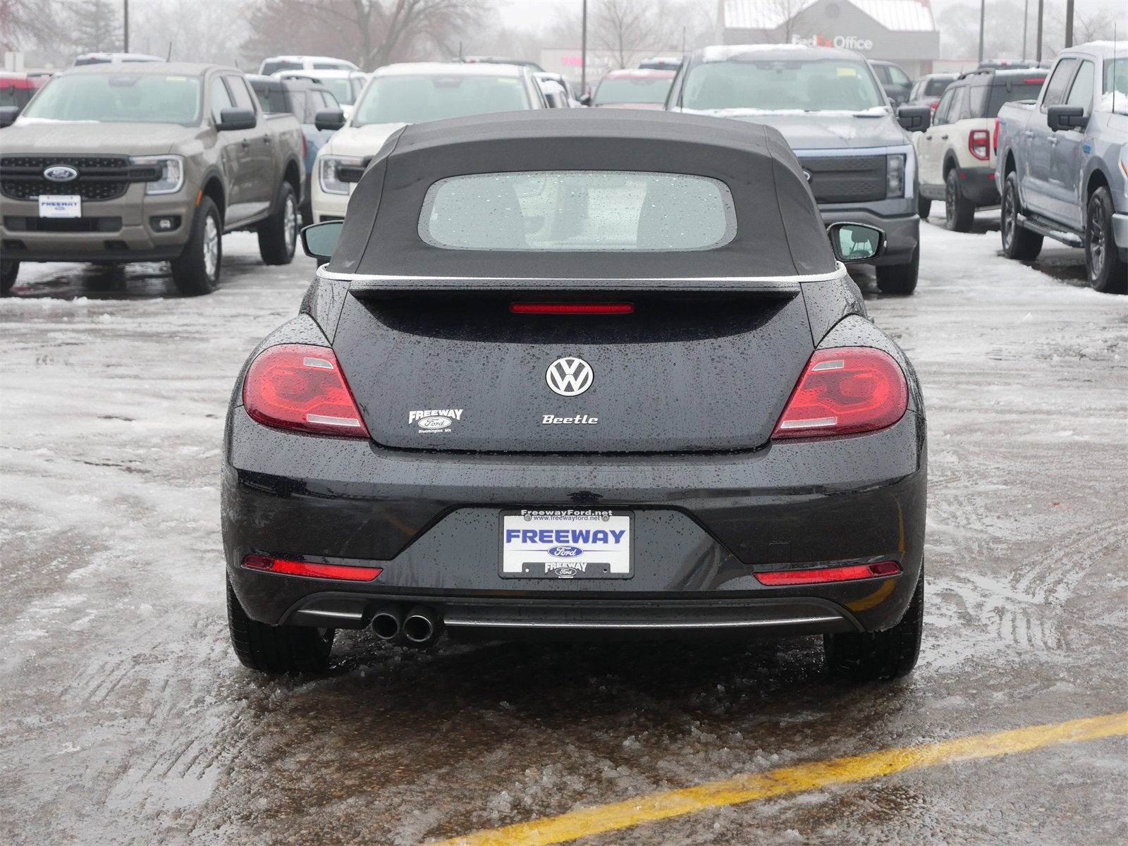 Used 2019 Volkswagen Beetle 2.0T SE image 4