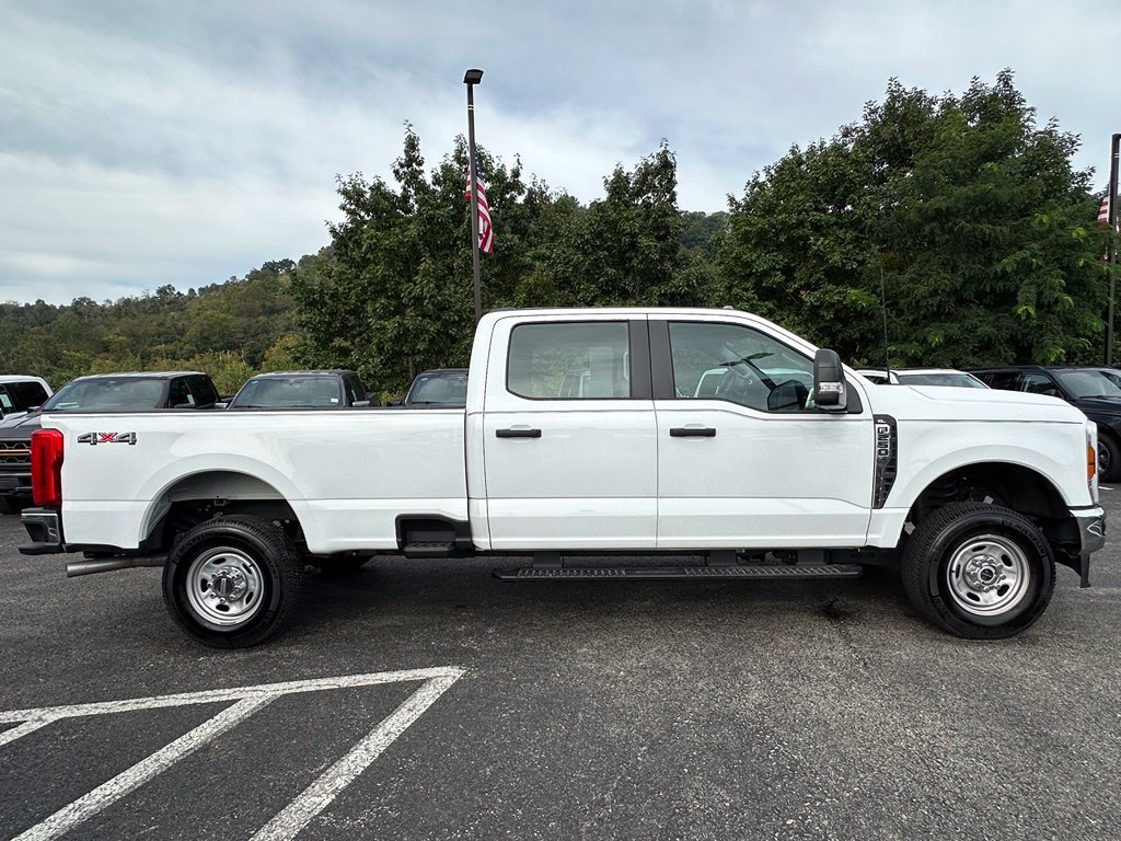 Certified 2024 Ford F250 XL w/ Snow Plow/Camper Package AWD/4WD image 4