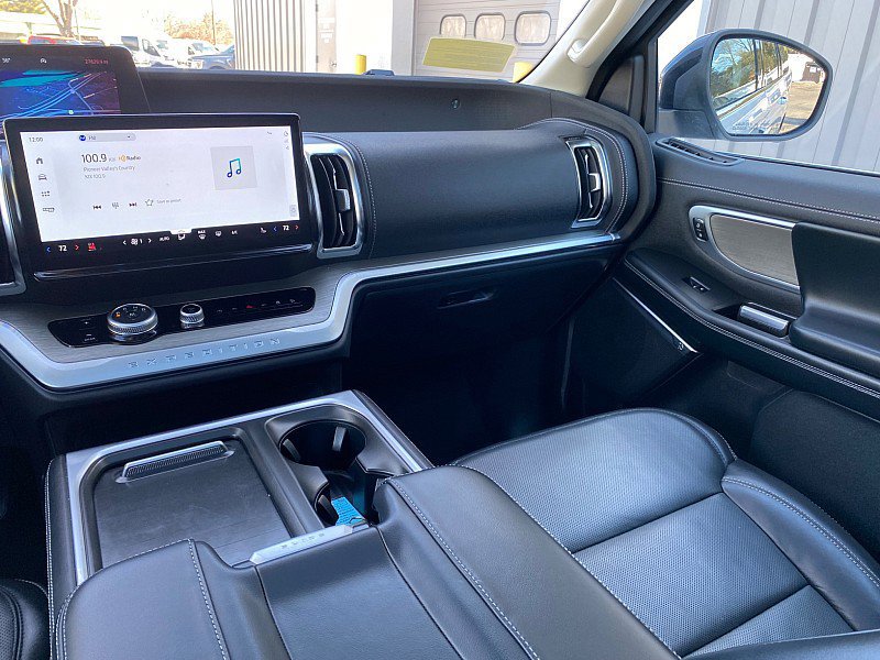 Certified 2025 Ford Expedition Max Platinum image 23