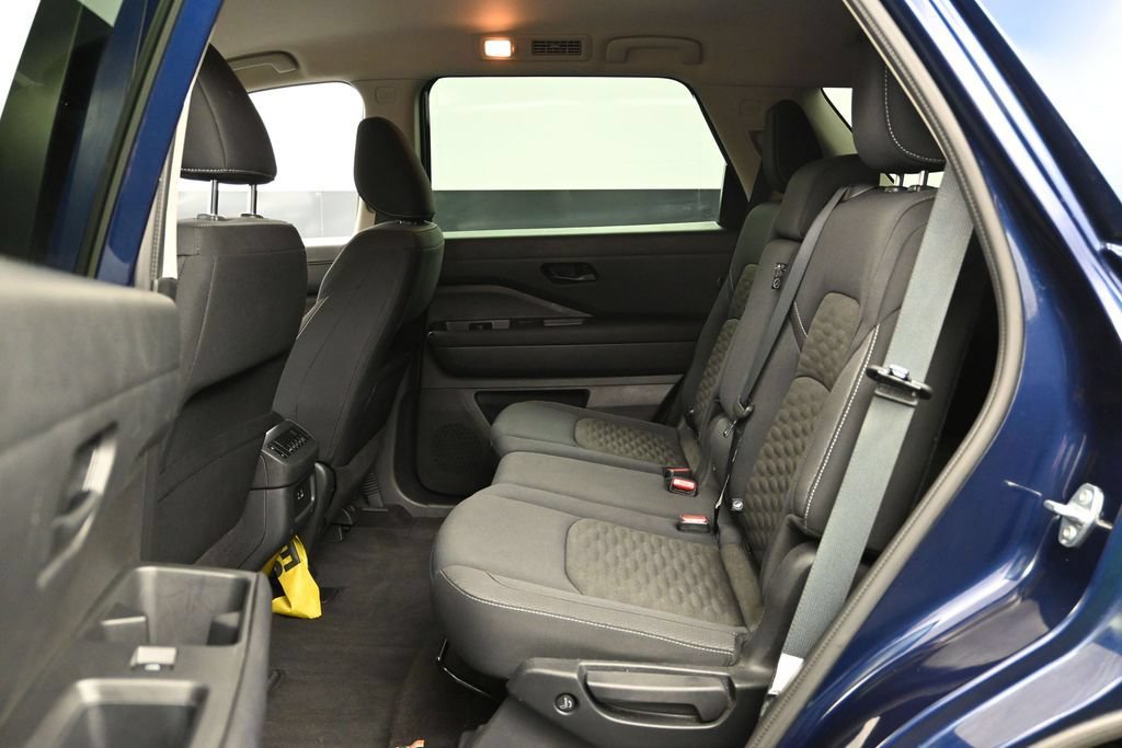 Used 2025 Nissan Pathfinder SV AWD/4WD image 16