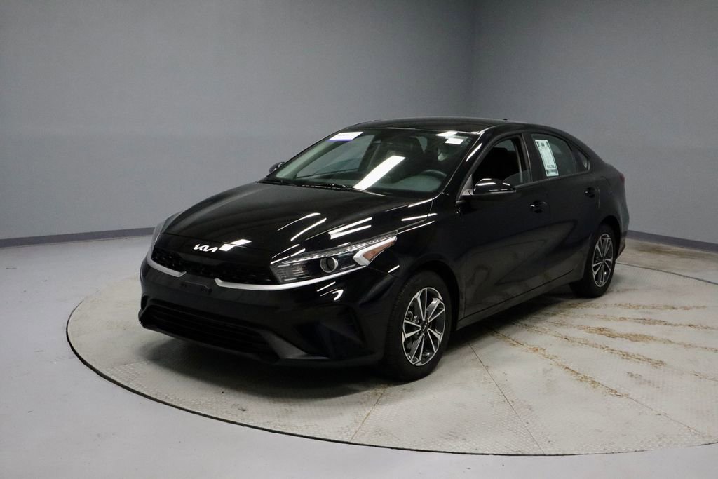 Used 2023 Kia Forte LXS w/ LXS Technology Package FWD image 7