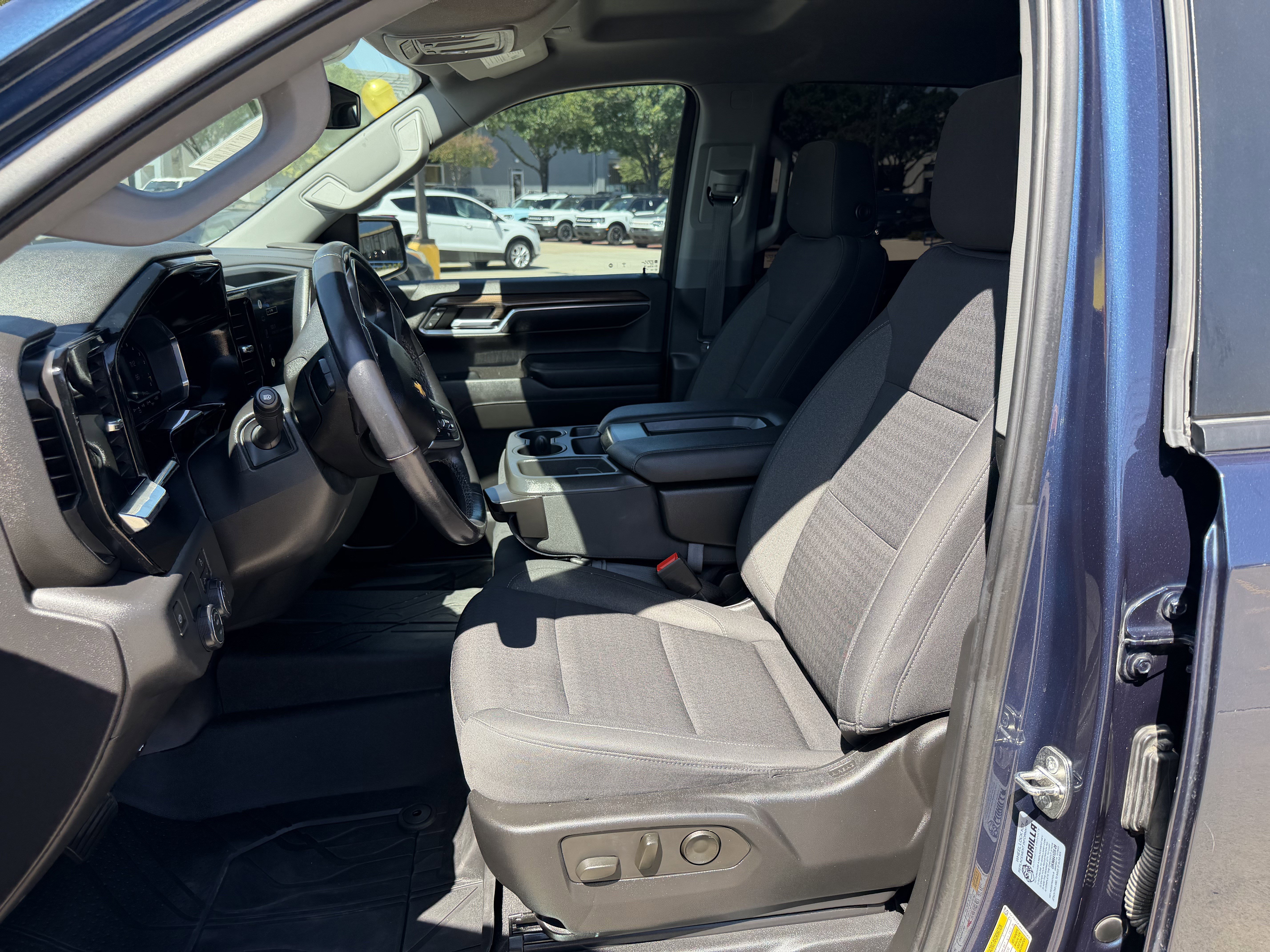 Used 2022 Chevrolet Silverado 1500 LT RWD image 17