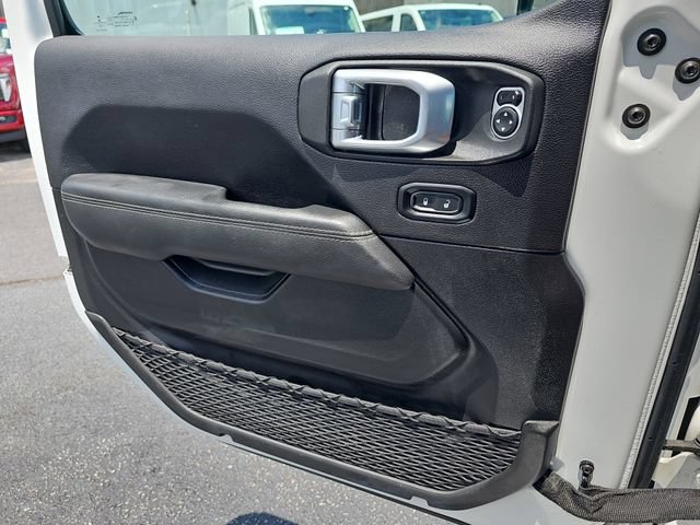 Used 2022 Jeep Wrangler Unlimited Sahara w/ Cold Weather Group AWD/4WD image 30