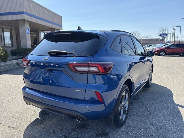 Certified 2023 Ford Escape ST-Line Select w/ Tech Pack #2 image 3