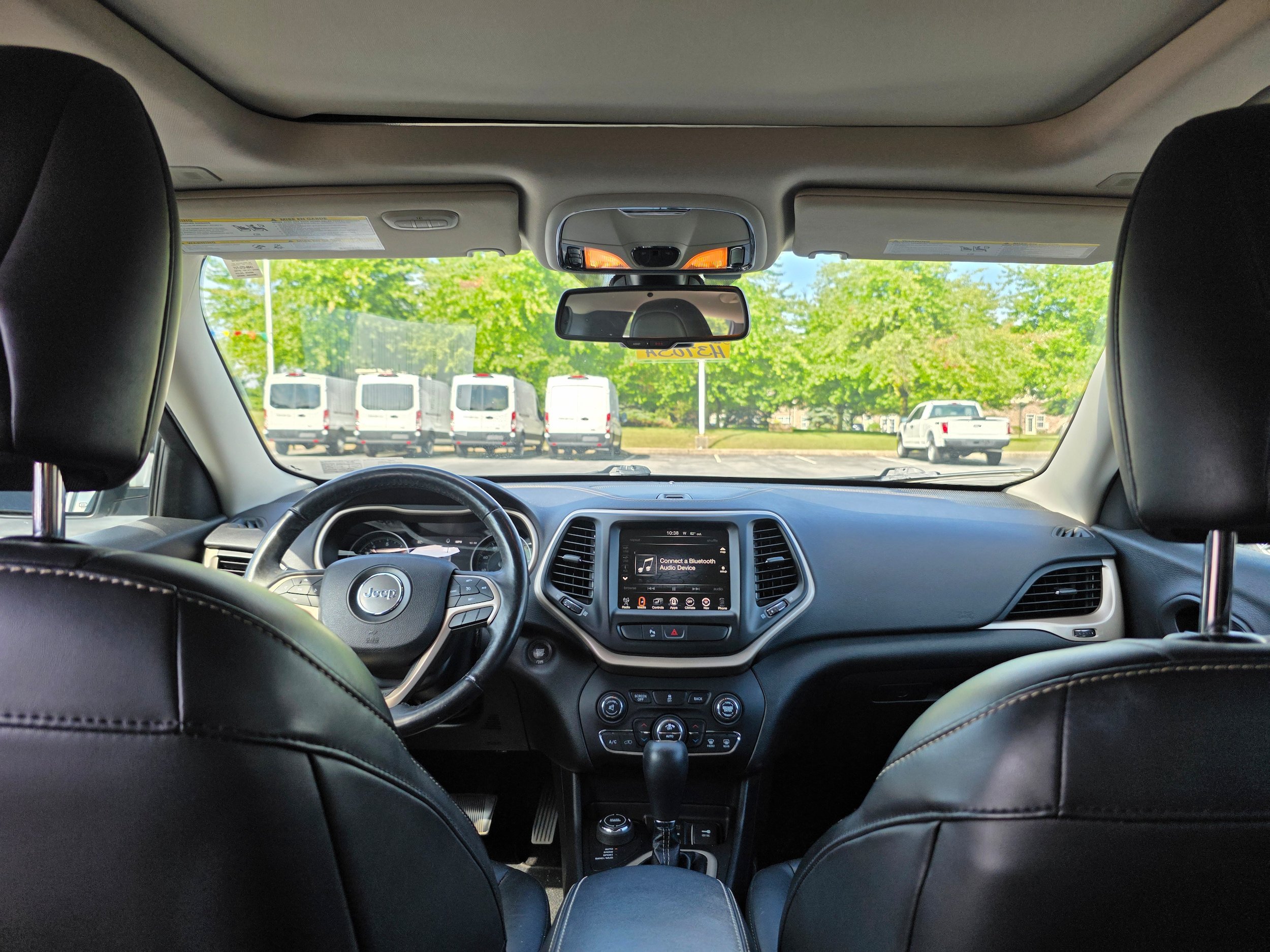 Used 2018 Jeep Cherokee Limited AWD/4WD image 8