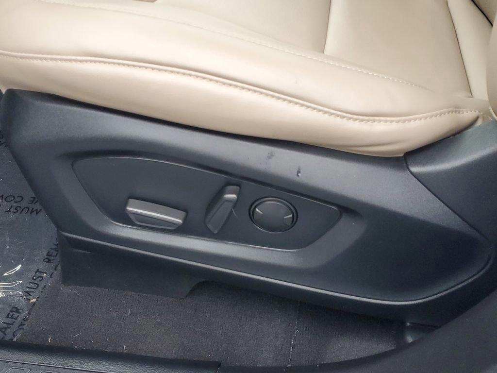 Certified 2023 Ford Explorer XLT w/ Equipment Group 202A image 9