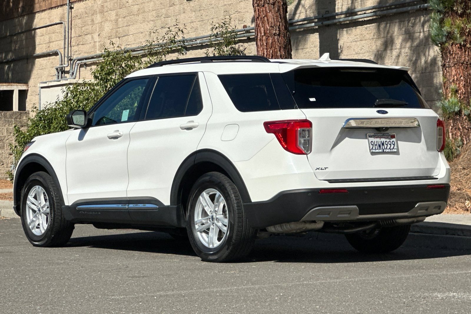 Certified 2023 Ford Explorer XLT w/ Equipment Group 202A RWD image 5