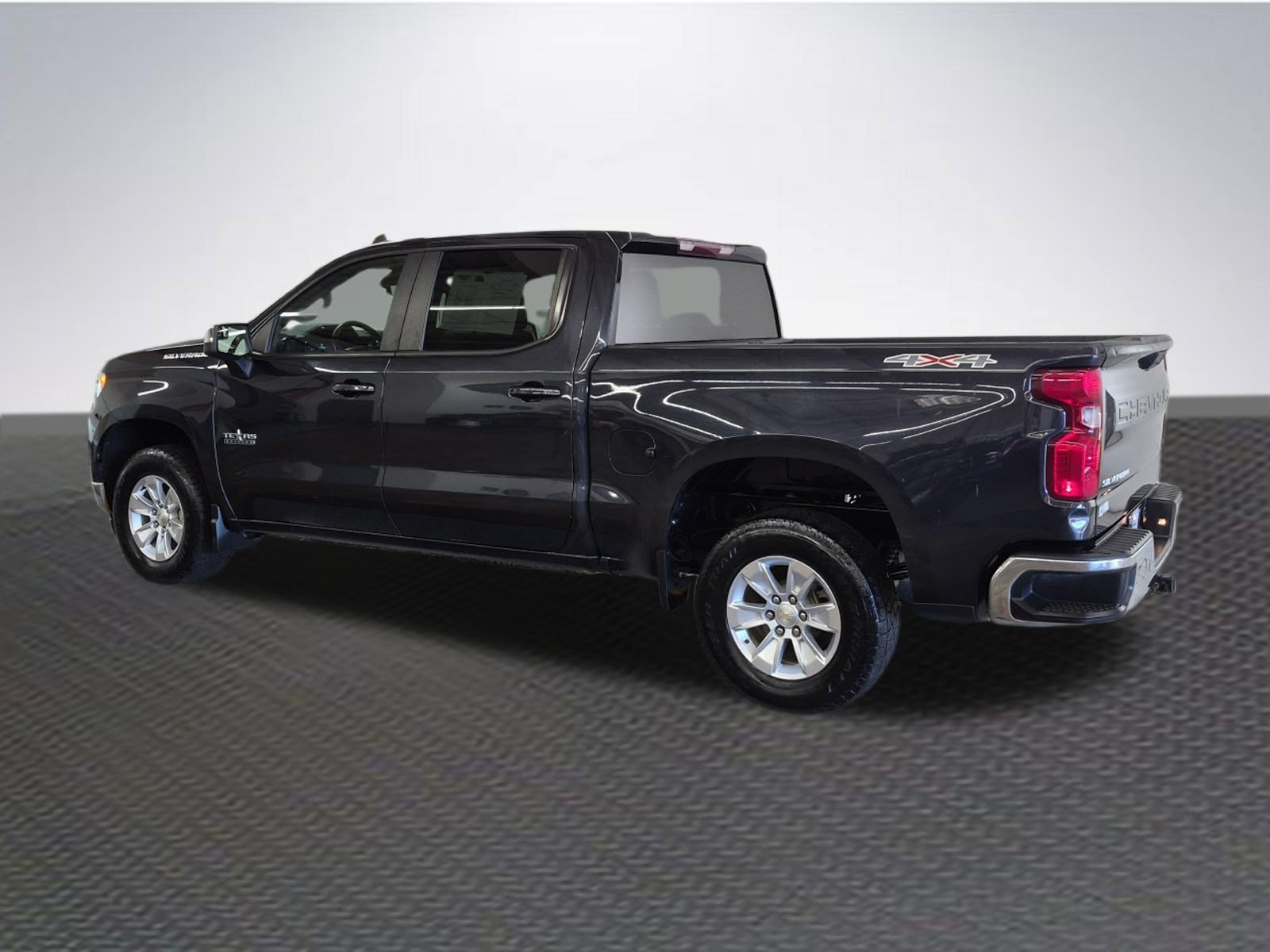 Used 2022 Chevrolet Silverado 1500 LT w/ LPO, Dark Essentials Package AWD/4WD image 4