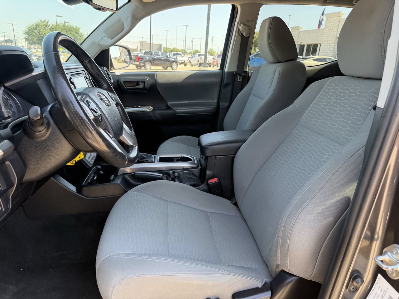 Used 2018 Toyota Tacoma SR5 RWD image 23