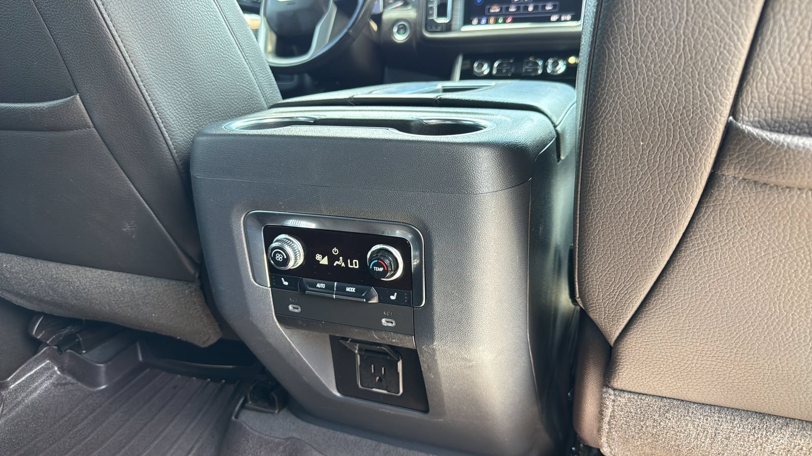 Used 2021 GMC Yukon Denali w/ Denali Premium Package AWD/4WD image 27