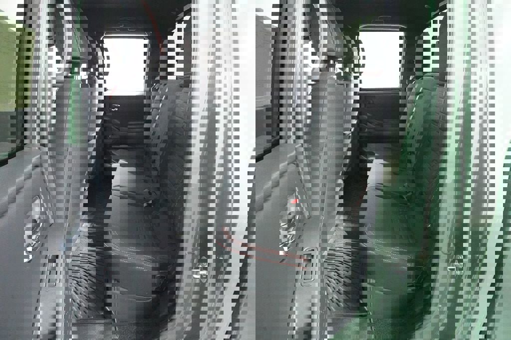 Used 2025 Nissan Frontier PRO-4X w/ Pro Convenience Package AWD/4WD image 26