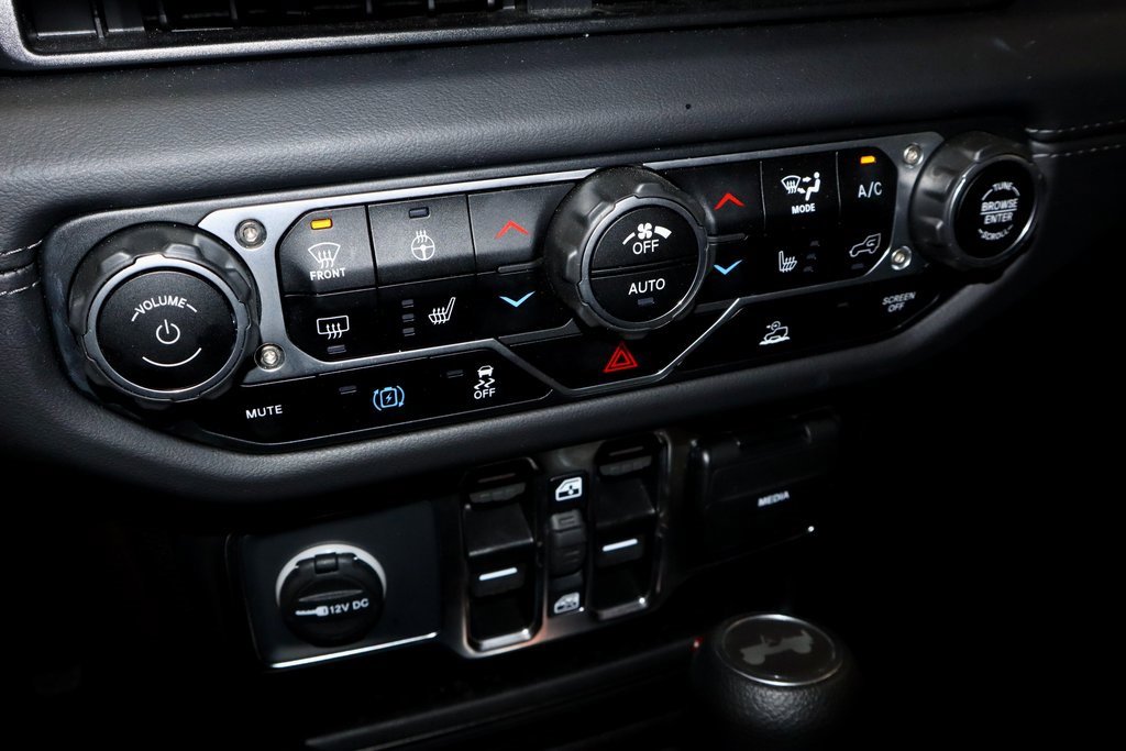 Used 2025 Jeep Wrangler Unlimited Sahara image 31