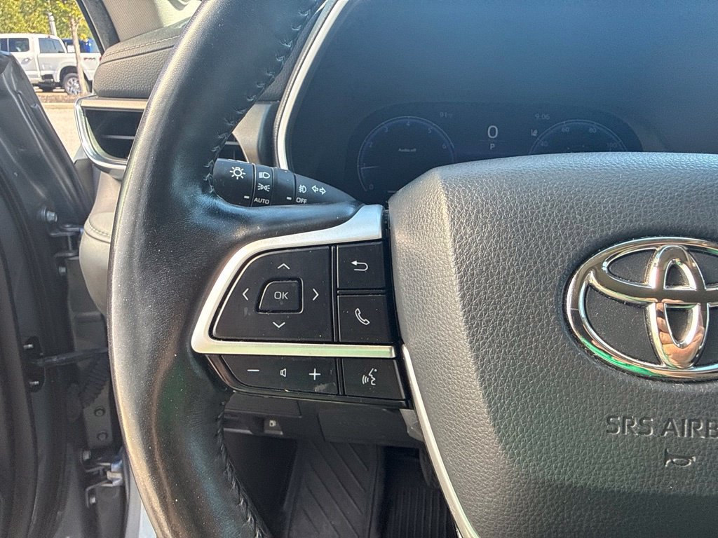 Used 2023 Toyota Highlander Limited FWD image 24