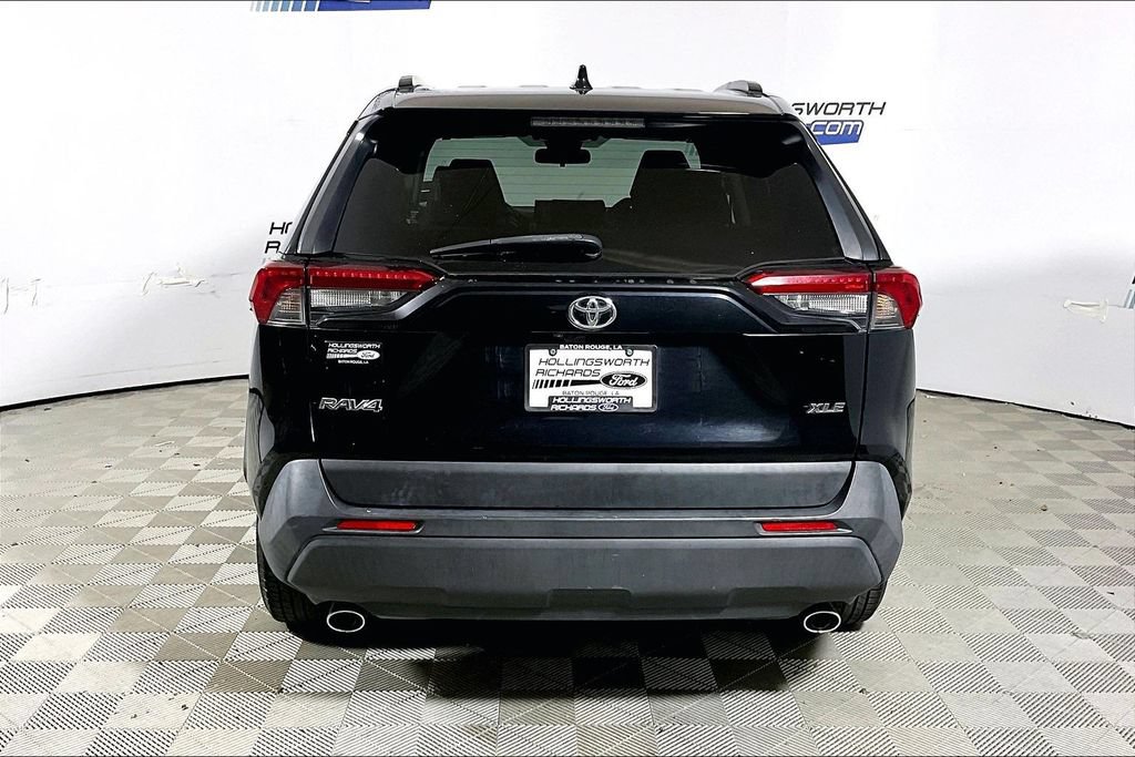 Used 2019 Toyota RAV4 XLE FWD image 4