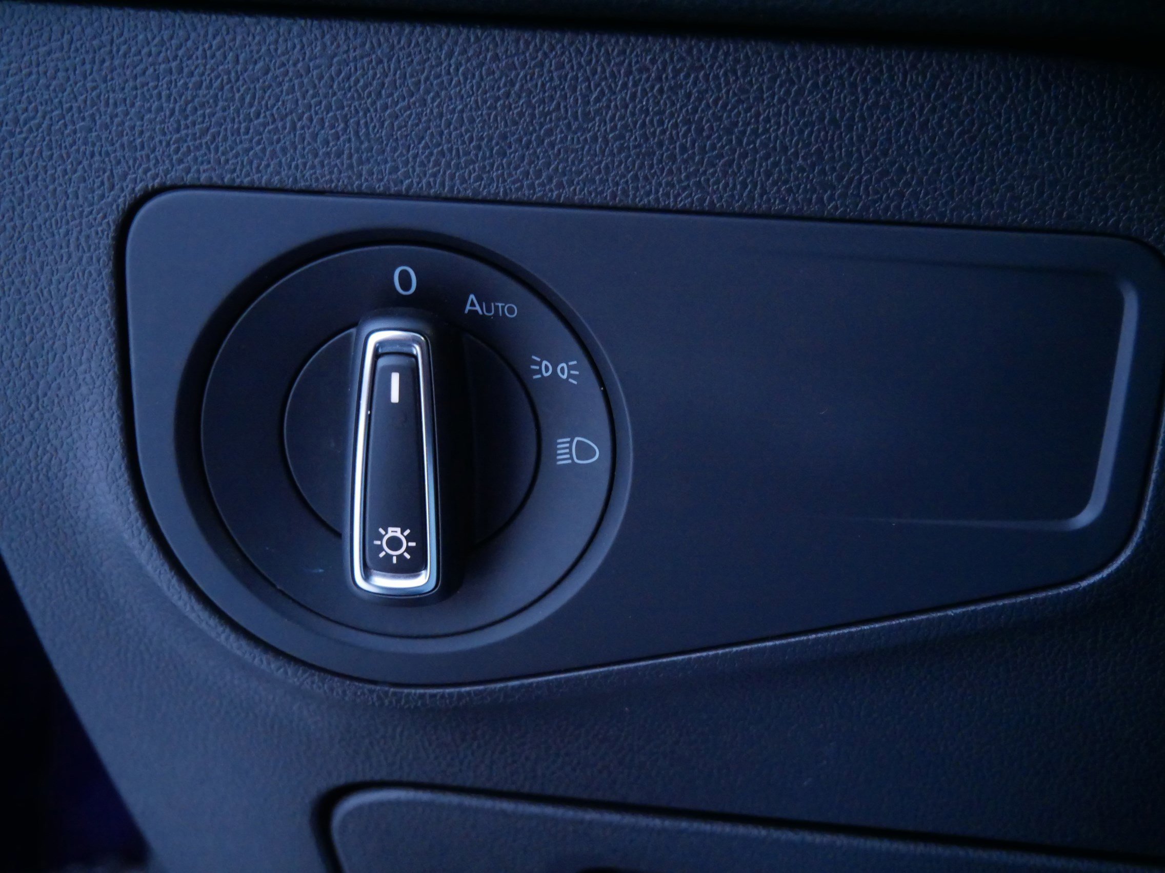 Used 2021 Volkswagen Tiguan SE w/ Panoramic Sunroof Package image 26