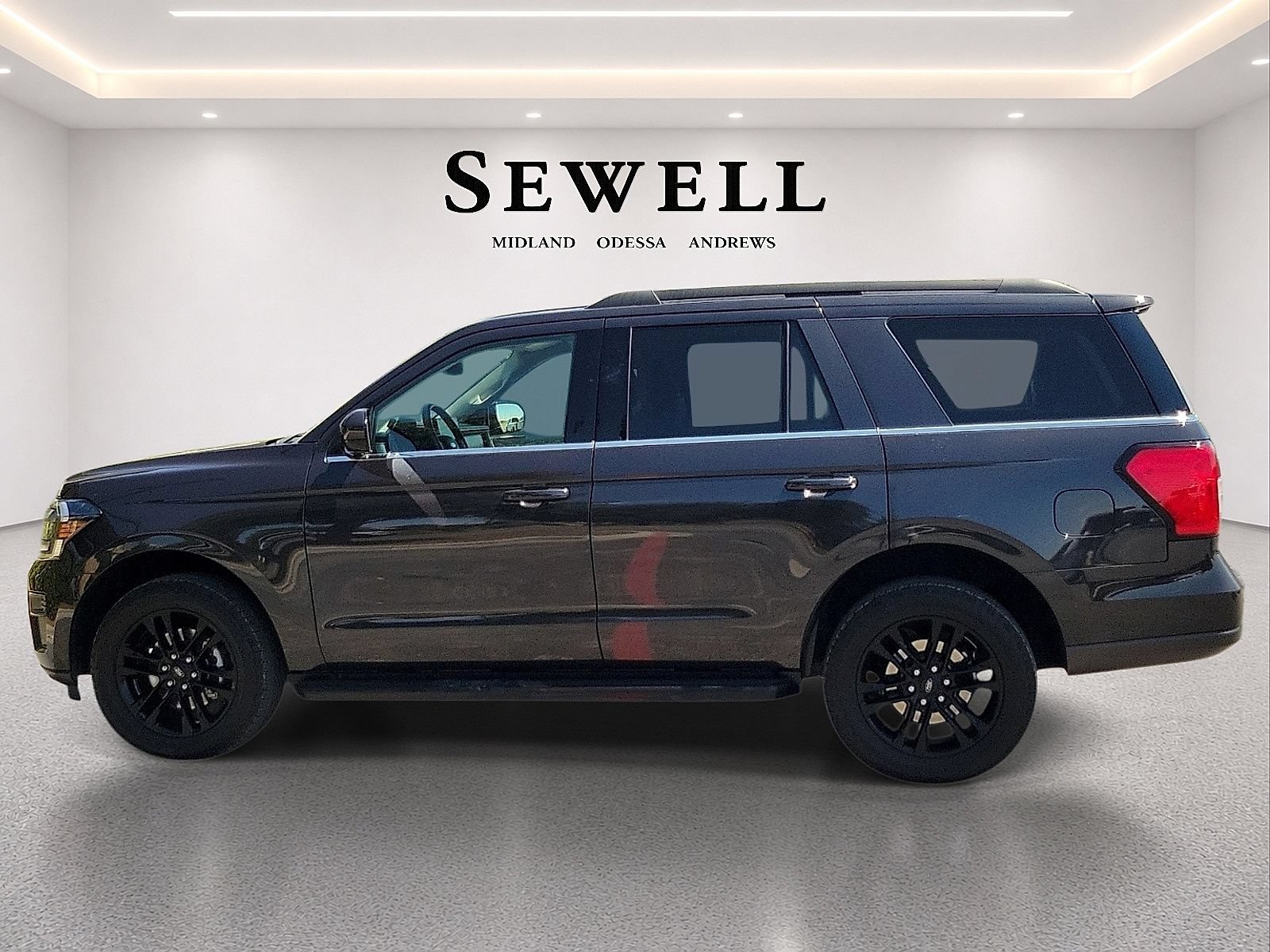 Certified 2024 Ford Expedition XLT RWD image 2
