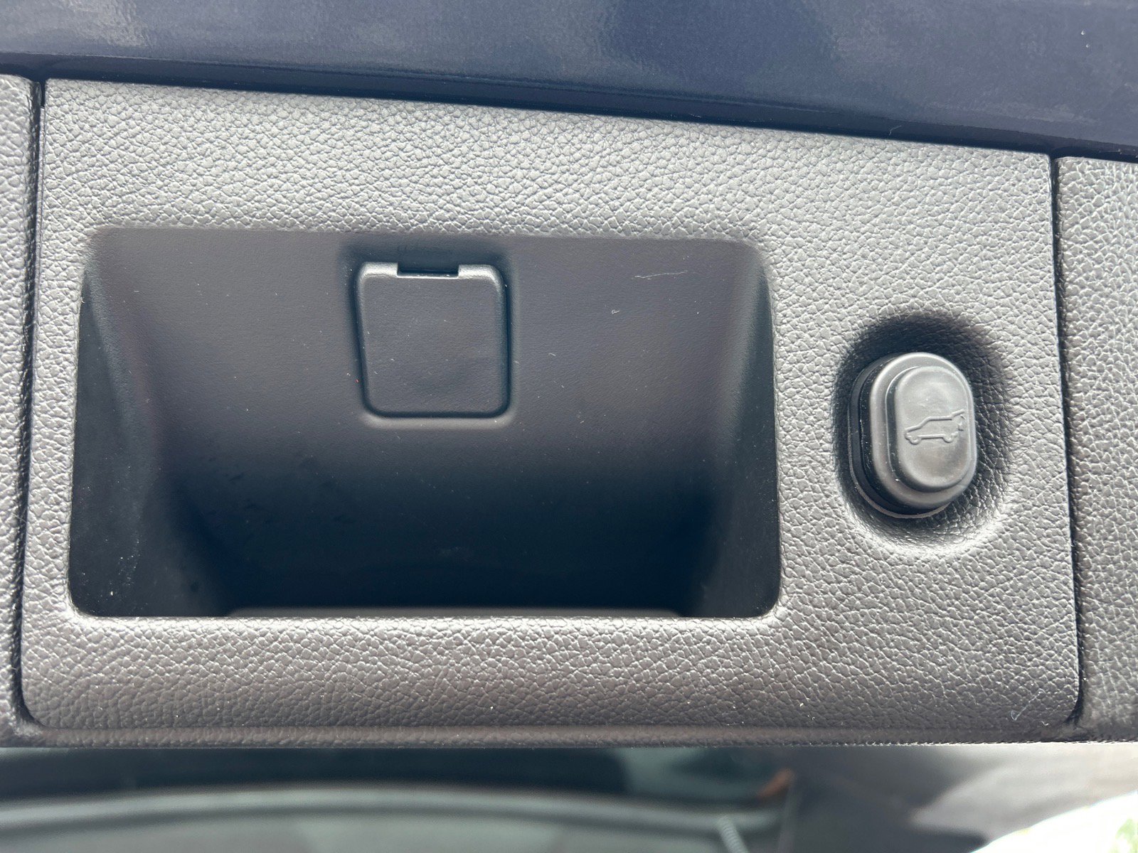Used 2018 Chevrolet Tahoe LT AWD/4WD image 19