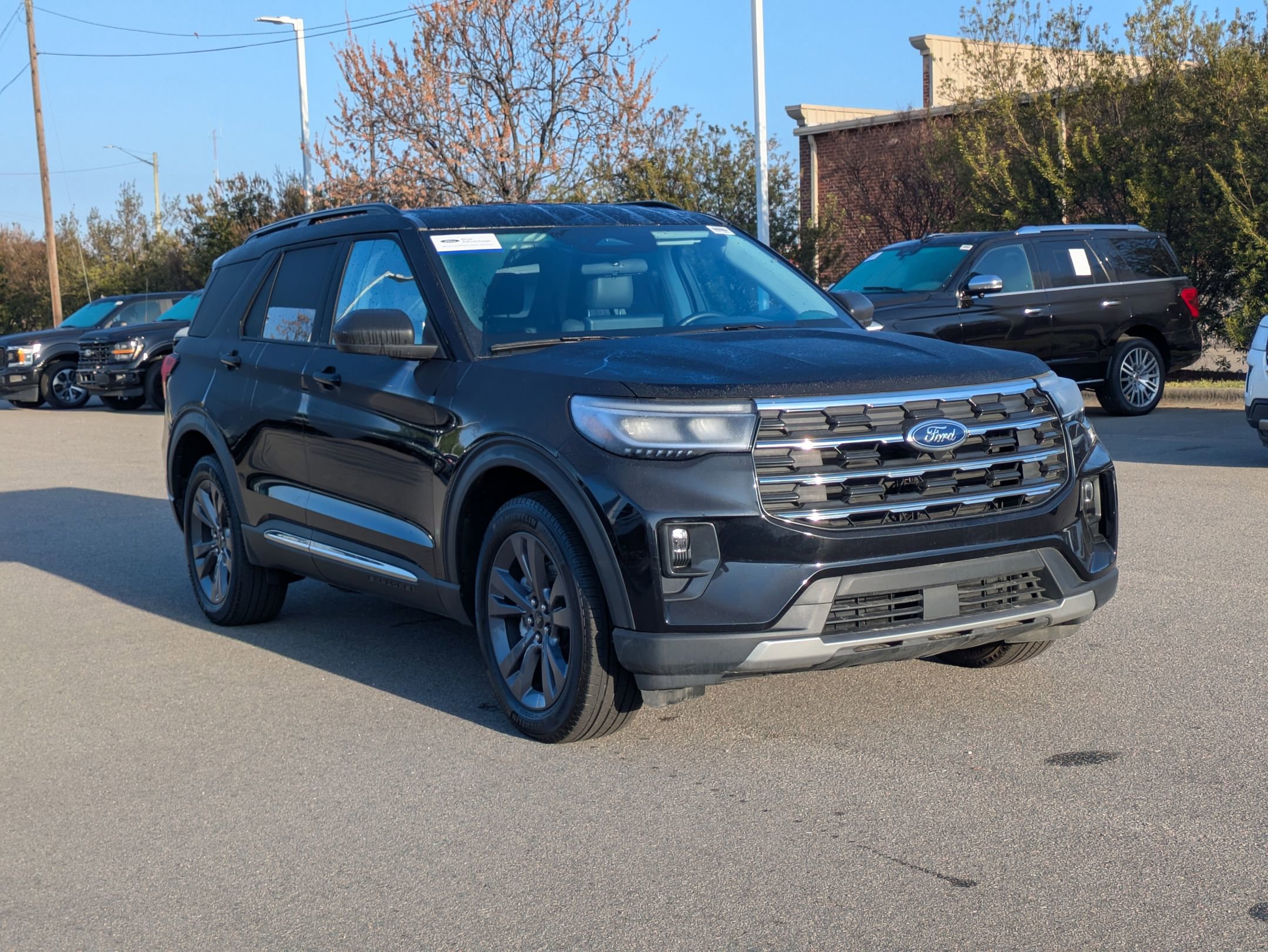 Certified 2025 Ford Explorer Active w/ Active Comfort Package AWD/4WD image 1