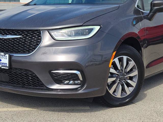 Used 2023 Chrysler Pacifica Touring-L FWD image 3