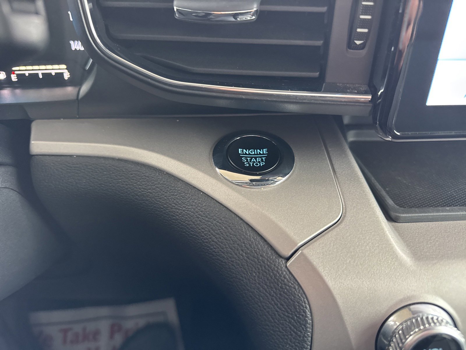 Certified 2023 Ford Explorer XLT w/ Equipment Group 202A image 33