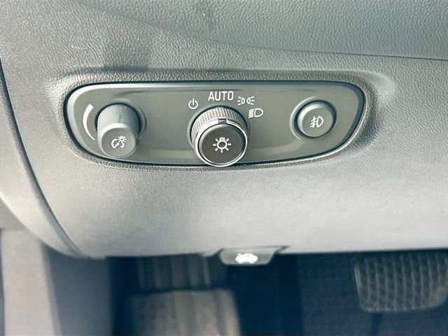 Used 2023 Chevrolet Equinox Premier AWD/4WD image 14