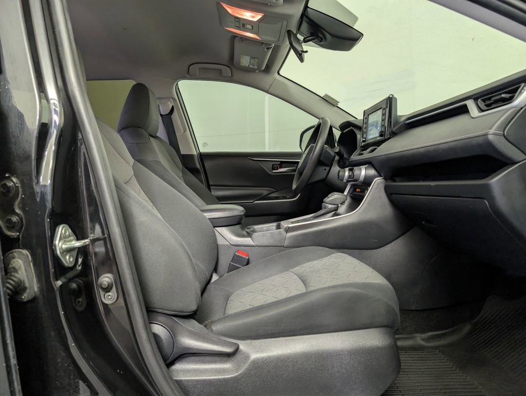 Used 2020 Toyota RAV4 XLE AWD/4WD image 11