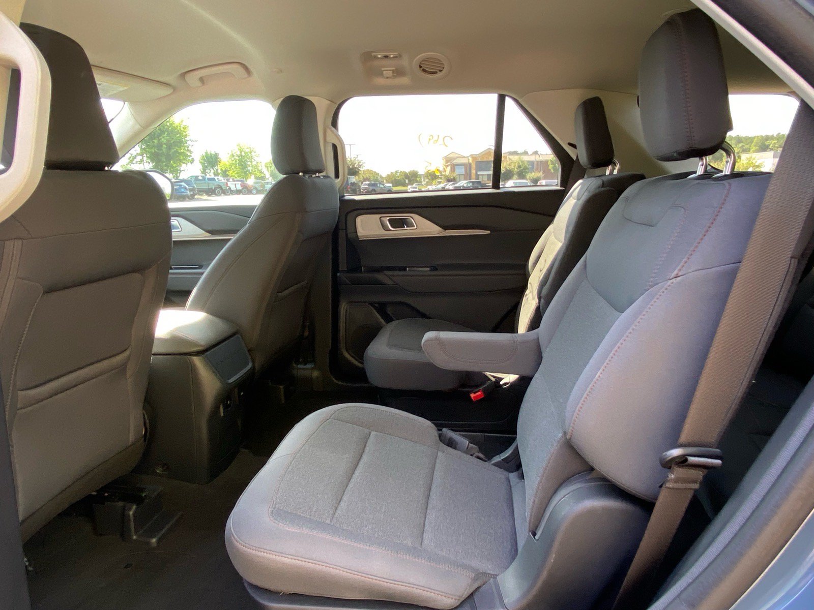 Certified 2025 Ford Explorer Active RWD image 17