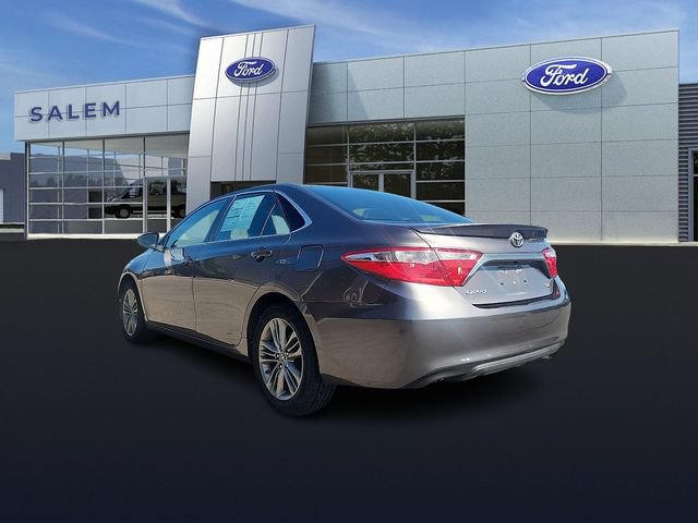 Used 2017 Toyota Camry SE w/ Moonroof Package FWD image 4